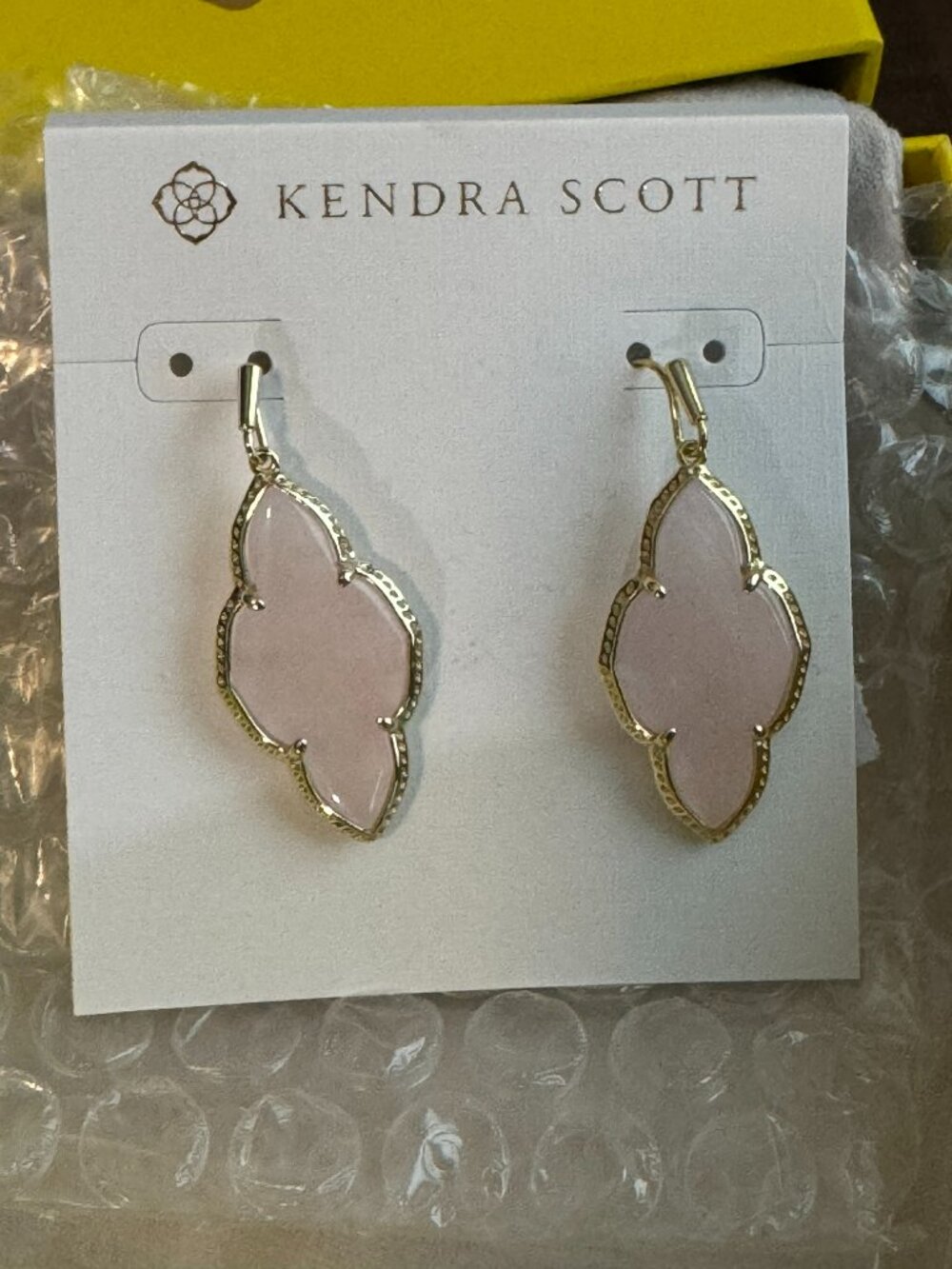 New Kendra Scott Abbie drop earrings Light Pink Stone with gold tone NWT